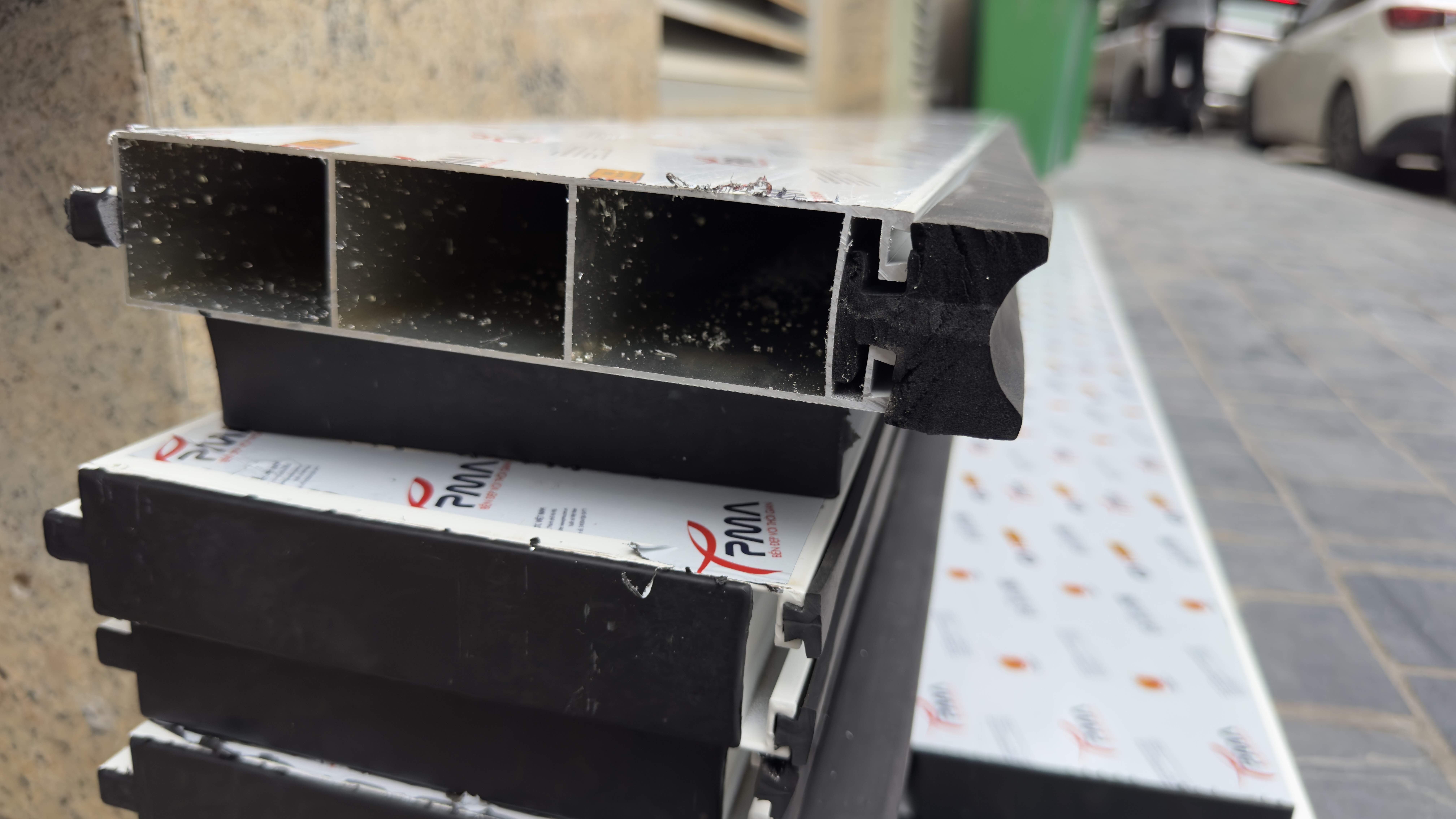 Các thanh nhôm ghép của cửa chống ngập